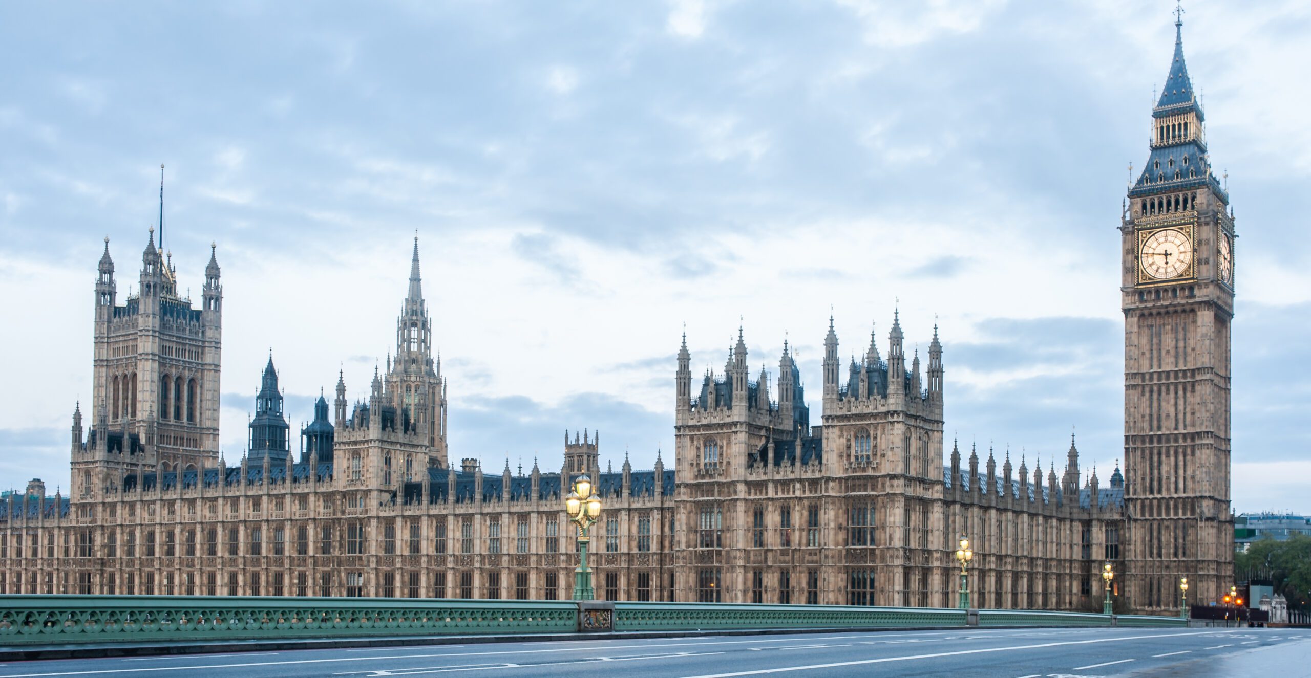 MPs support smoking and vaping restrictions